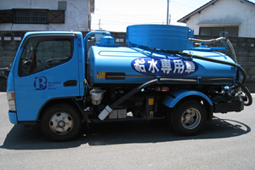 給水車（２,７００Ｌ）